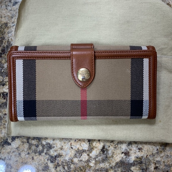 Authentic Burberry Wallet - Picture 2 of 6